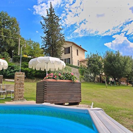 Nice Flat In Arcevia With Swimming Pool Екстериор снимка
