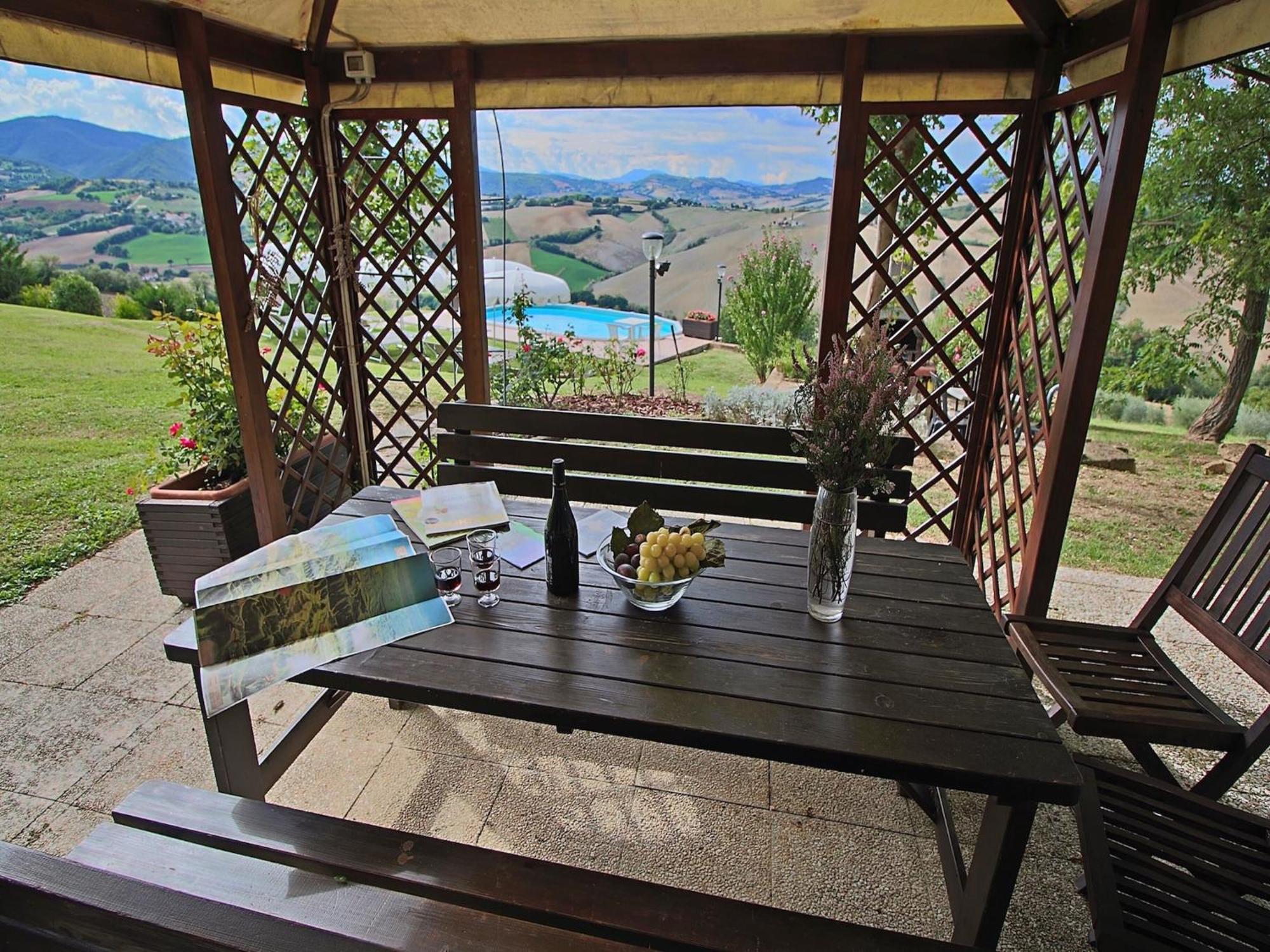 Nice Flat In Arcevia With Swimming Pool Екстериор снимка