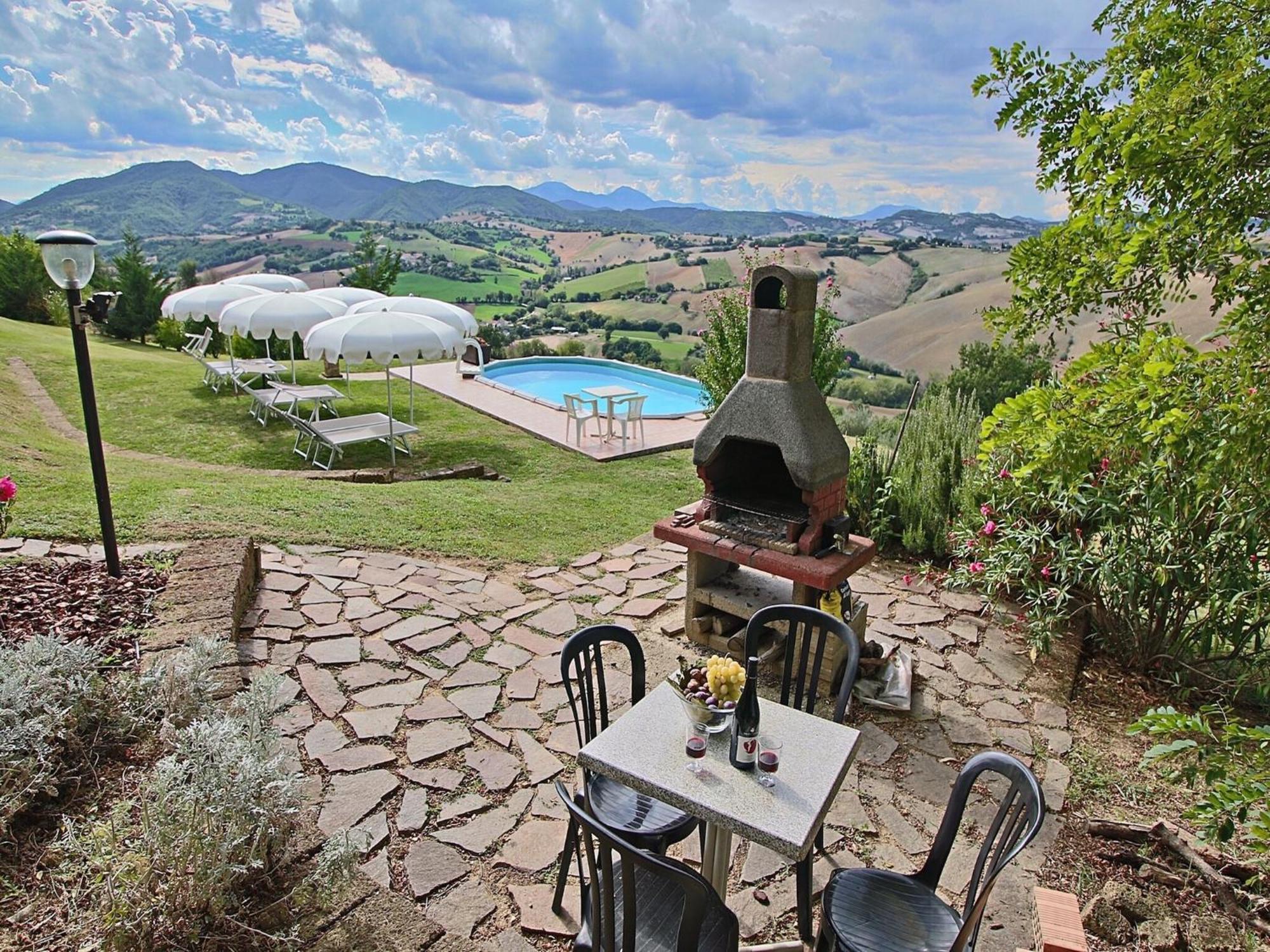 Nice Flat In Arcevia With Swimming Pool Екстериор снимка