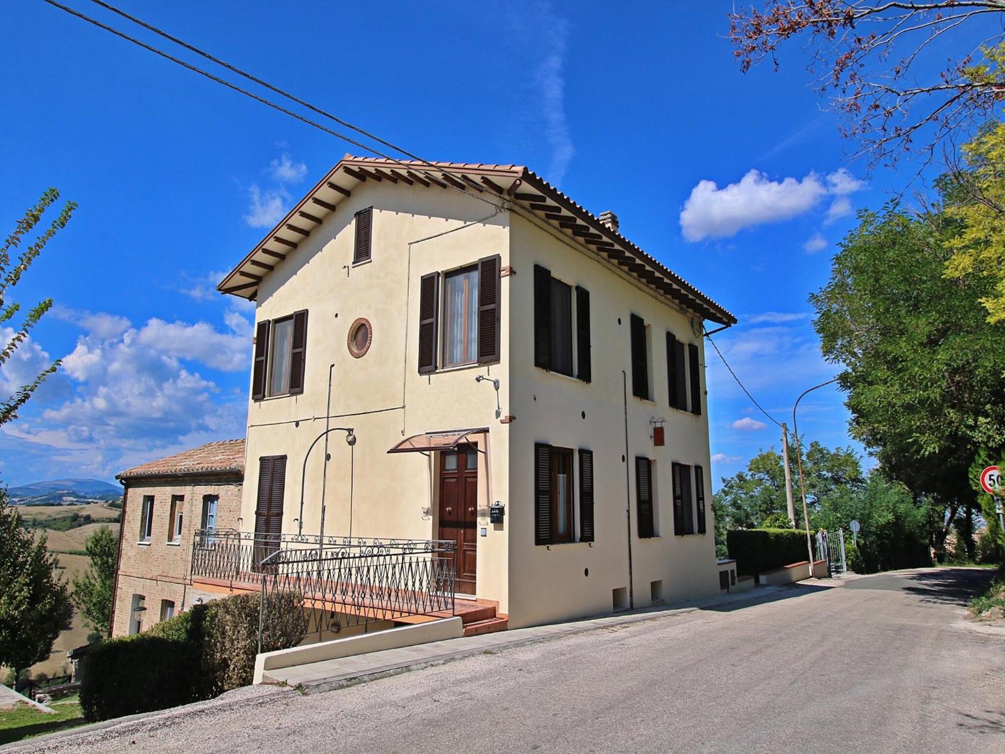 Nice Flat In Arcevia With Swimming Pool Екстериор снимка