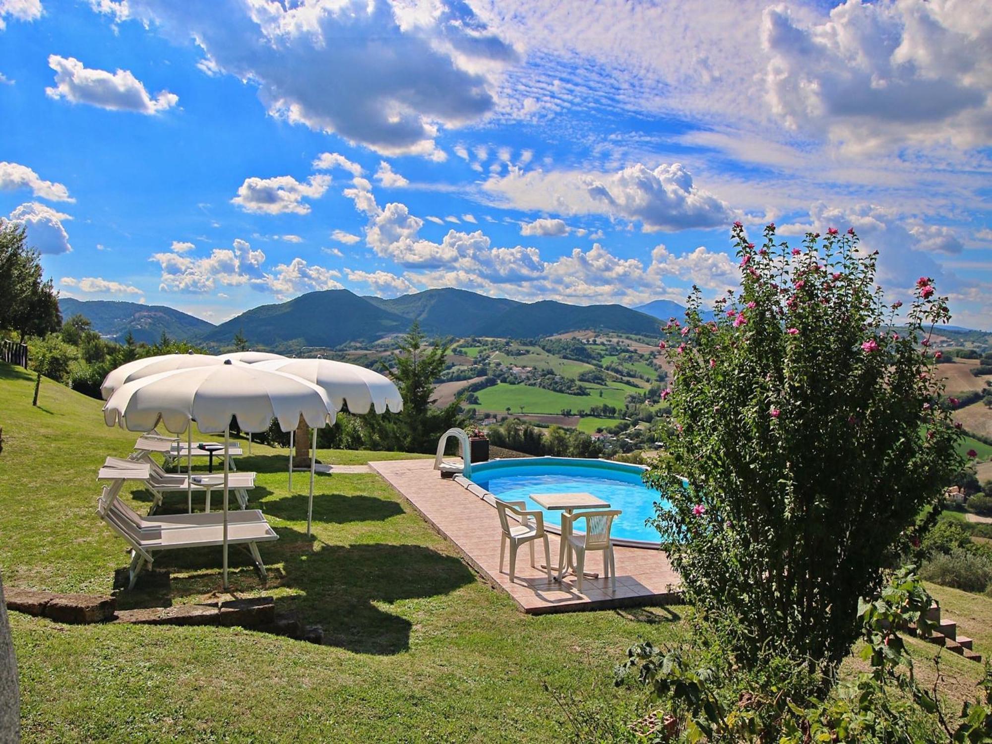Nice Flat In Arcevia With Swimming Pool Екстериор снимка