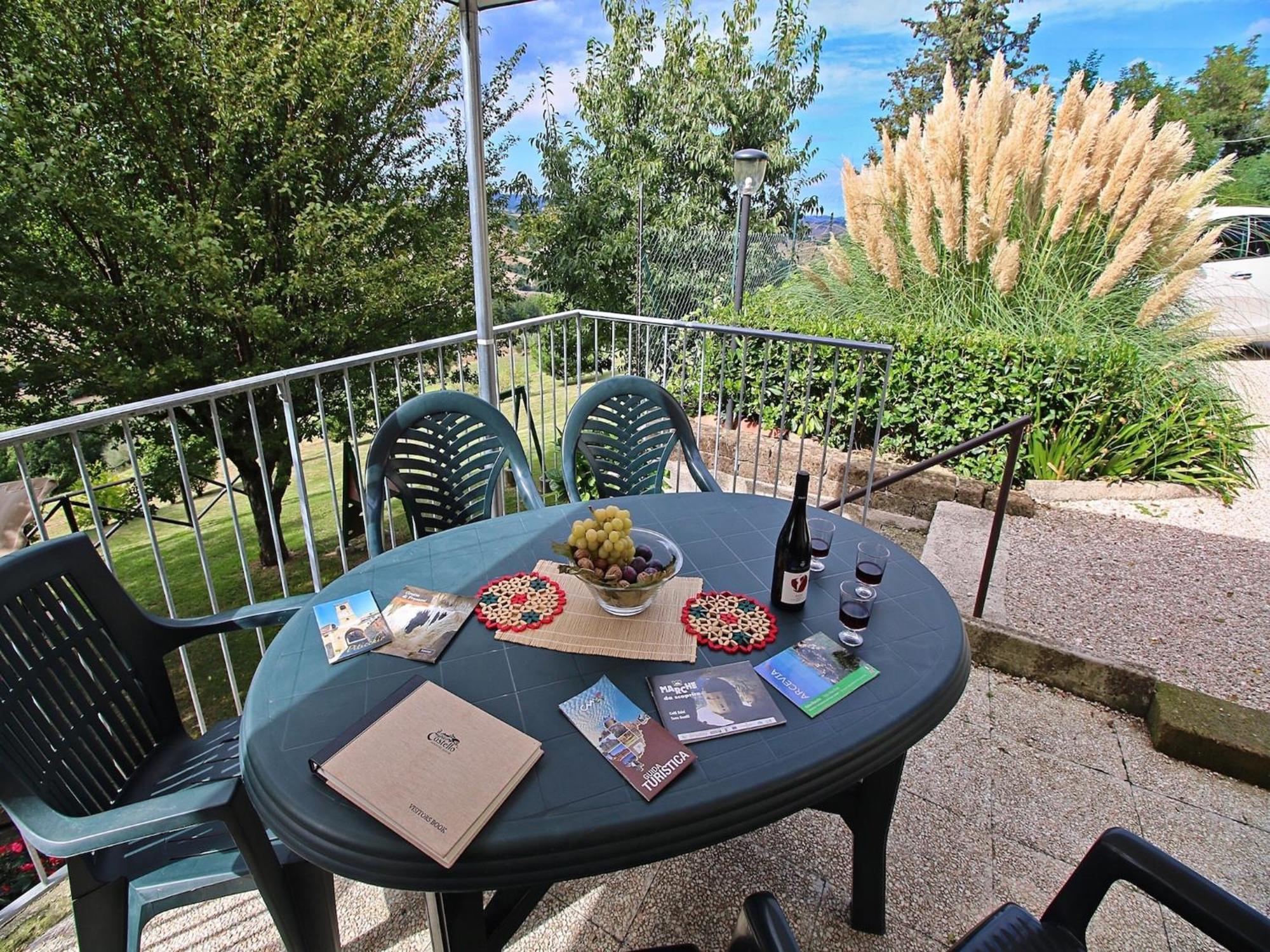 Nice Flat In Arcevia With Swimming Pool Екстериор снимка