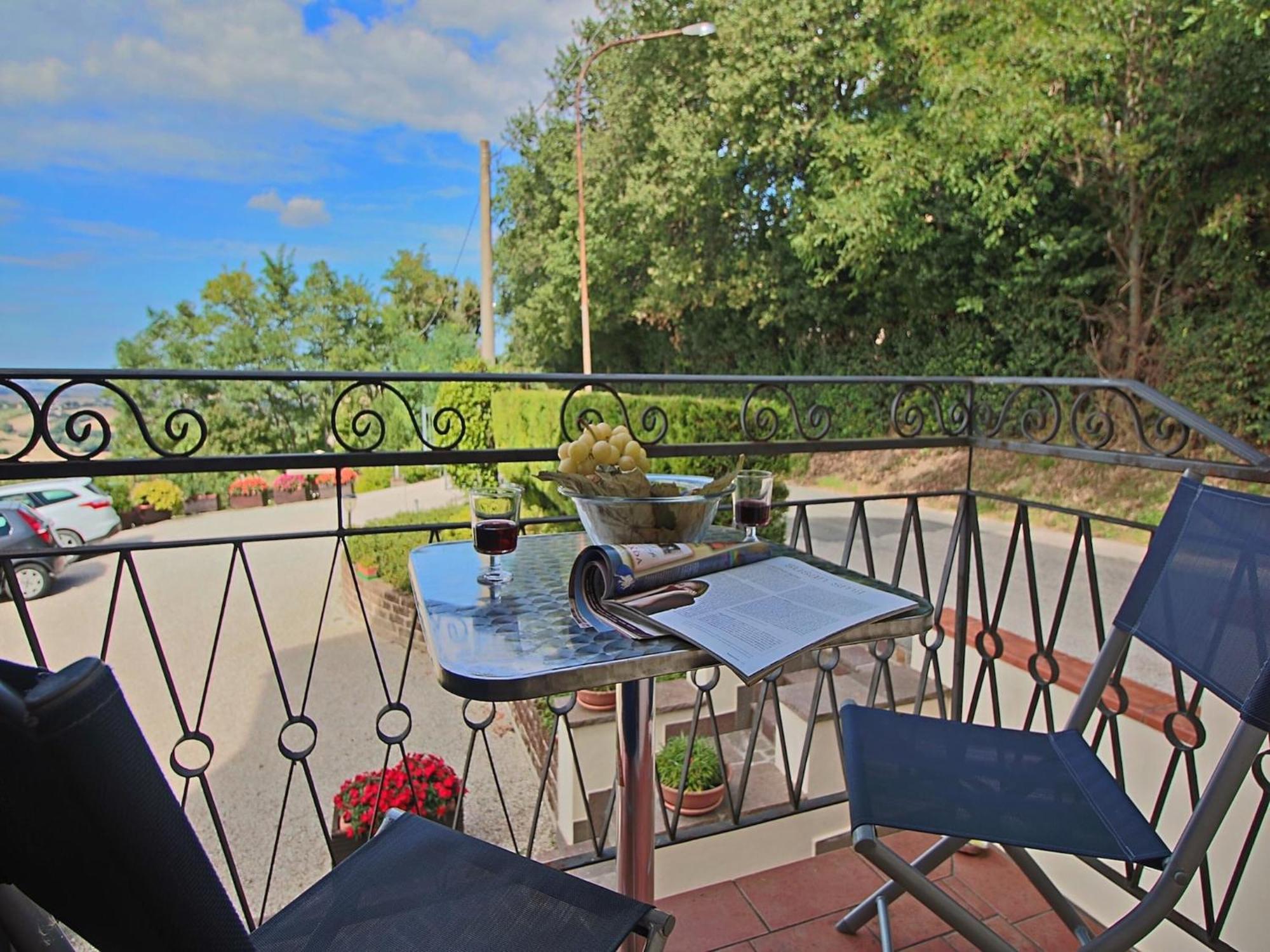 Nice Flat In Arcevia With Swimming Pool Екстериор снимка