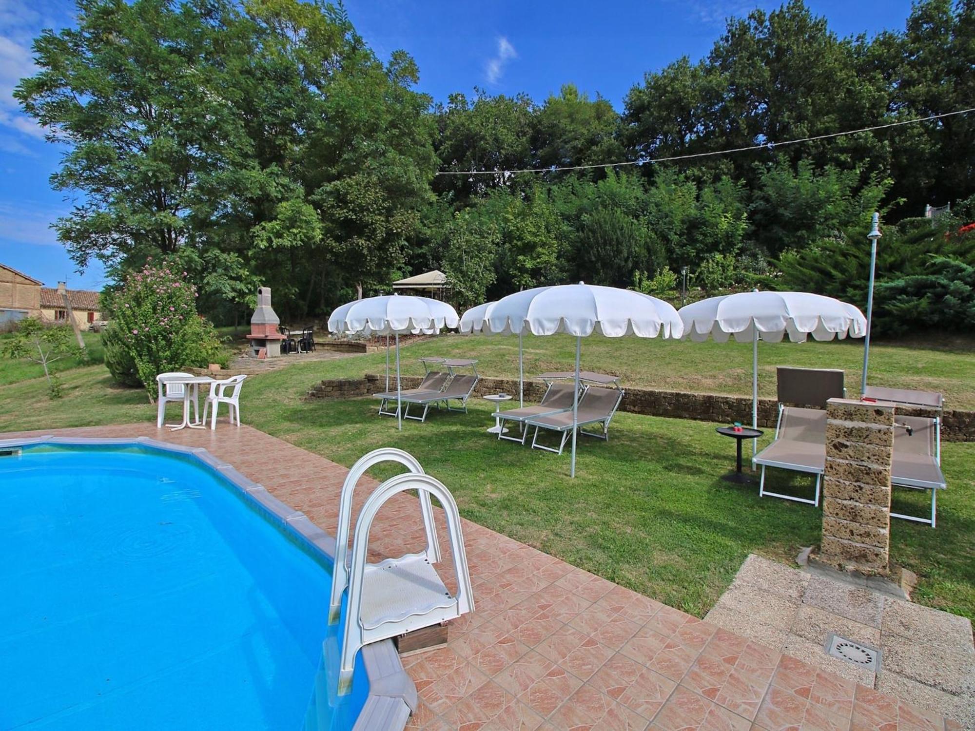 Nice Flat In Arcevia With Swimming Pool Екстериор снимка