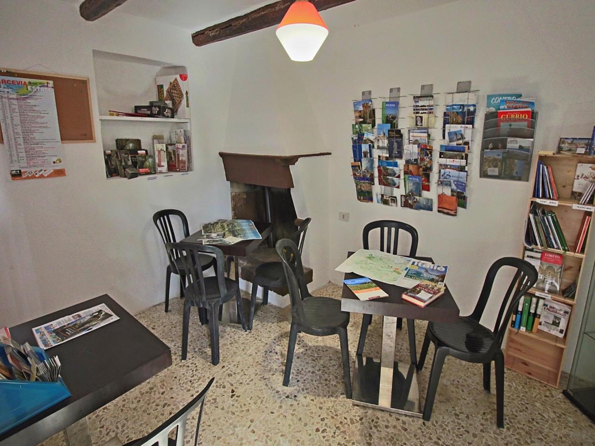 Nice Flat In Arcevia With Swimming Pool Екстериор снимка