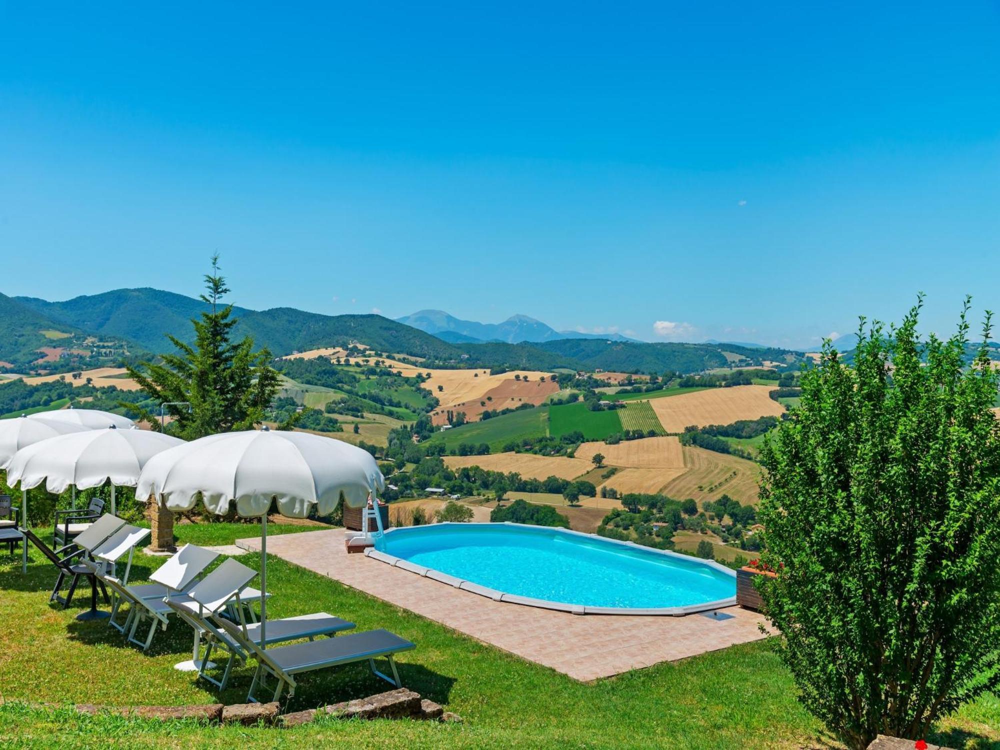 Nice Flat In Arcevia With Swimming Pool Екстериор снимка