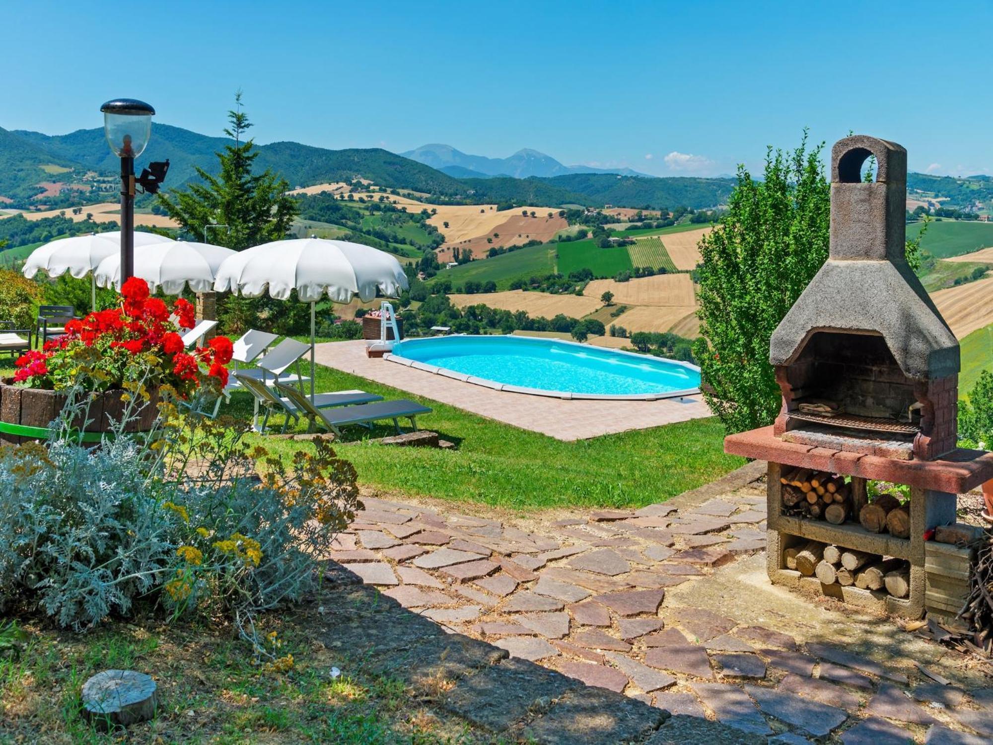 Nice Flat In Arcevia With Swimming Pool Екстериор снимка