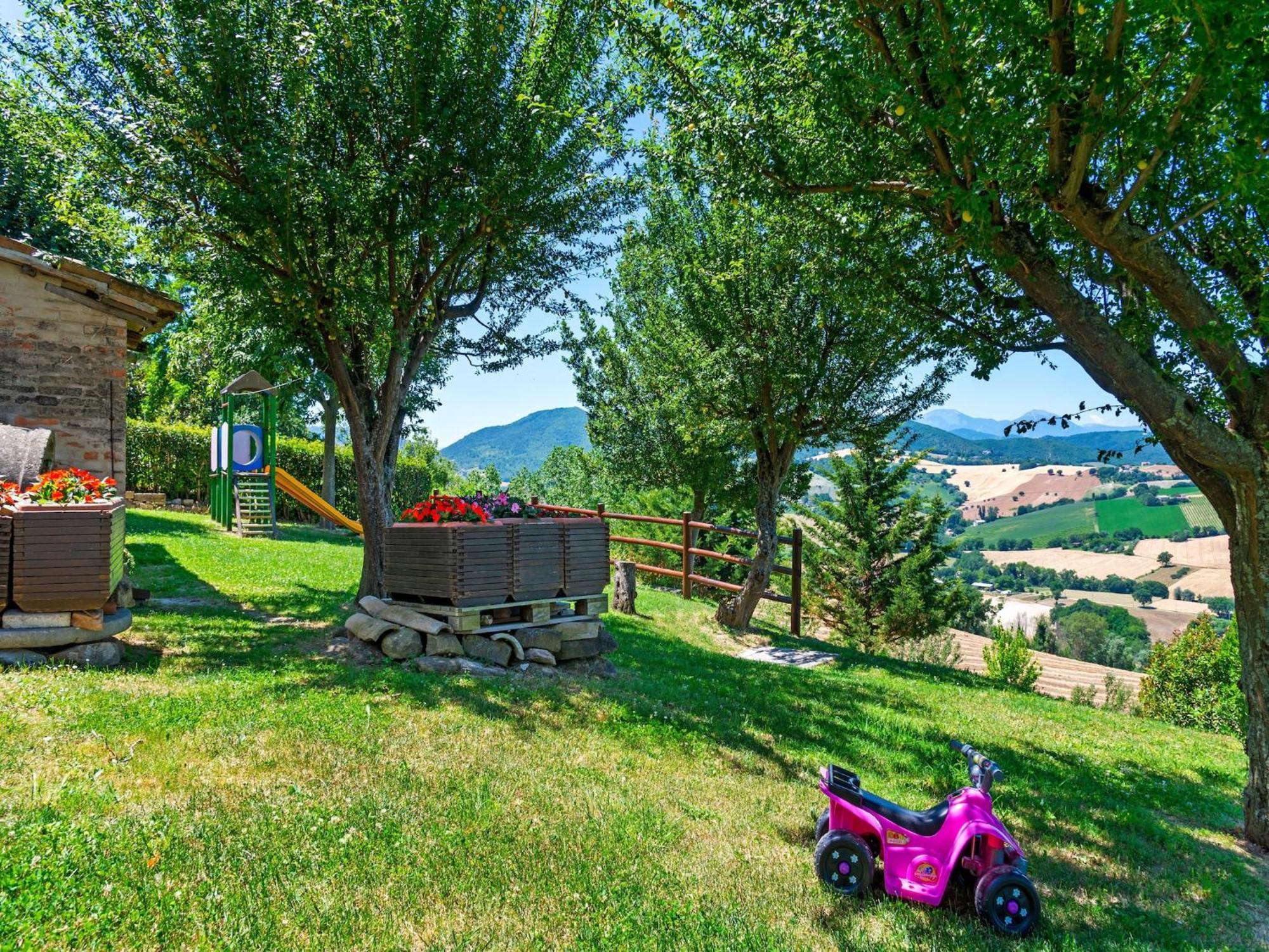 Nice Flat In Arcevia With Swimming Pool Екстериор снимка