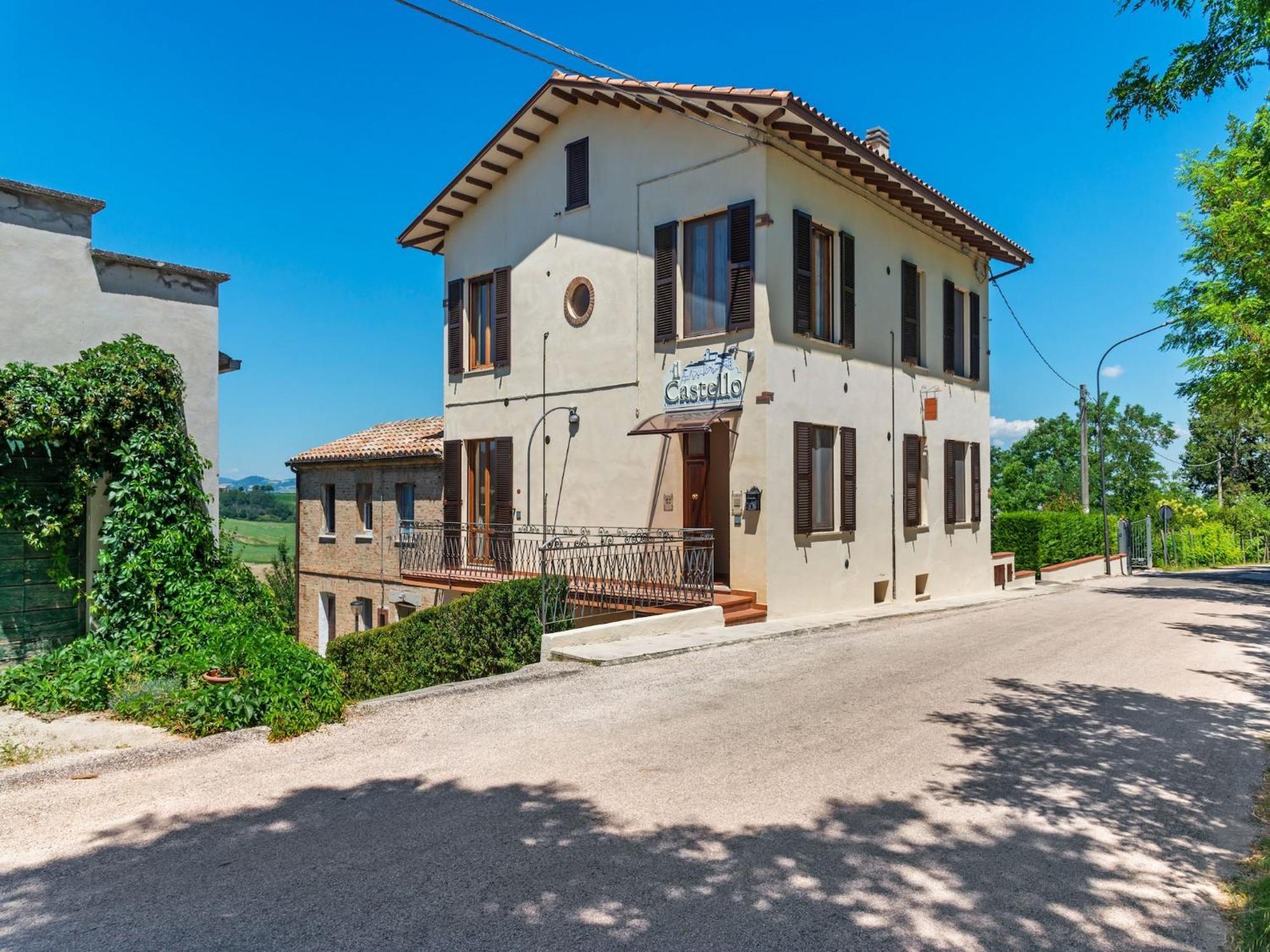 Nice Flat In Arcevia With Swimming Pool Екстериор снимка